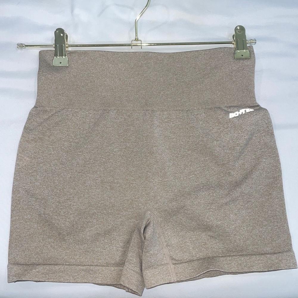 Bo+Tee beige shorts
